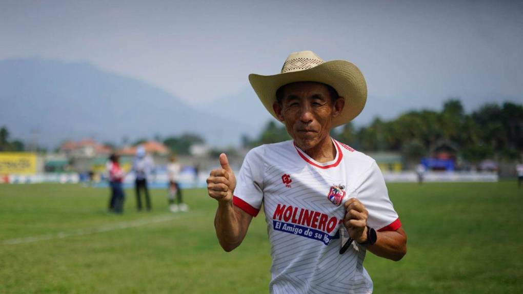 Llenazo total, fieles aficionados y plegarias por un milagro: así se vive la final por no descender en El Progreso