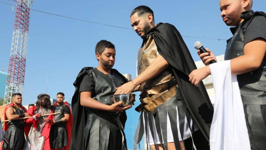 Las imágenes que dejó el Vía Crucis en la capital de Honduras