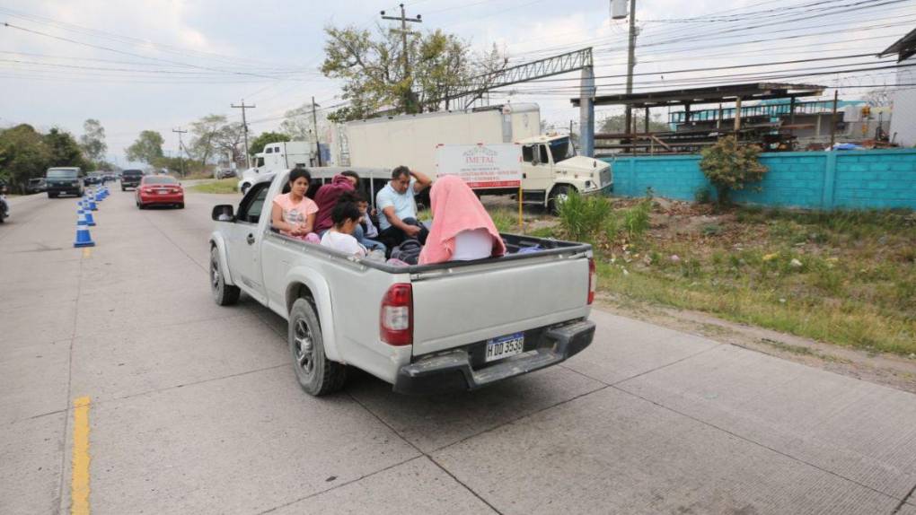 En caravana retornan veraneantes a la capital tras feriado de Semana Santa