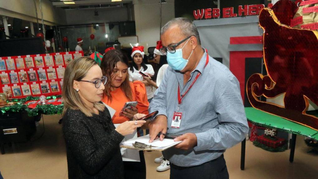 Así se realizó el concurso de la mesa navideña en la Sala de Redacción de EL HERALDO