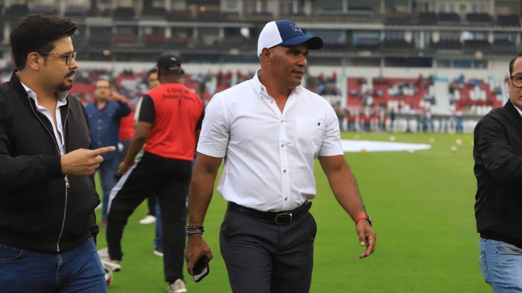 Risas, juegos y presencia de la presidenta Castro: Así fue la inauguración de la grama híbrida del Estadio Nacional