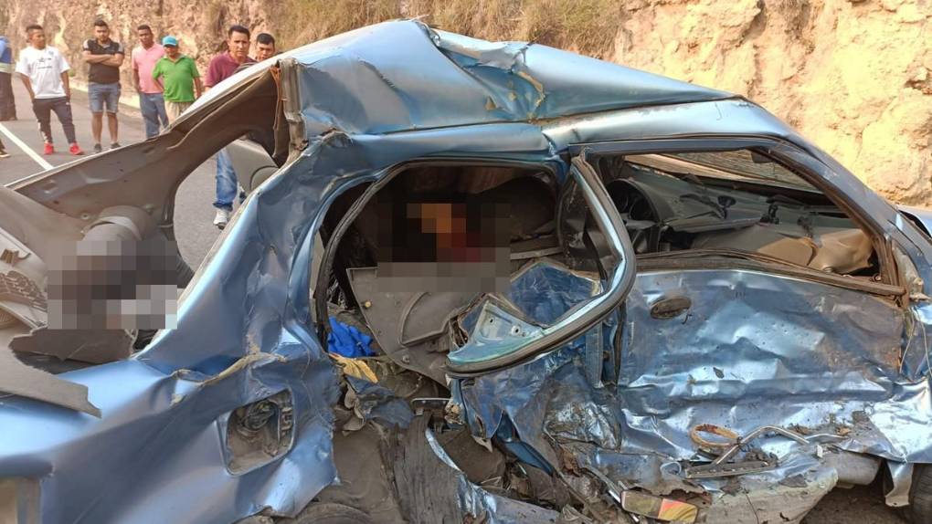 Destrozos y luto: el accidente que cobró la vida de una familia en cuesta de La Virgen