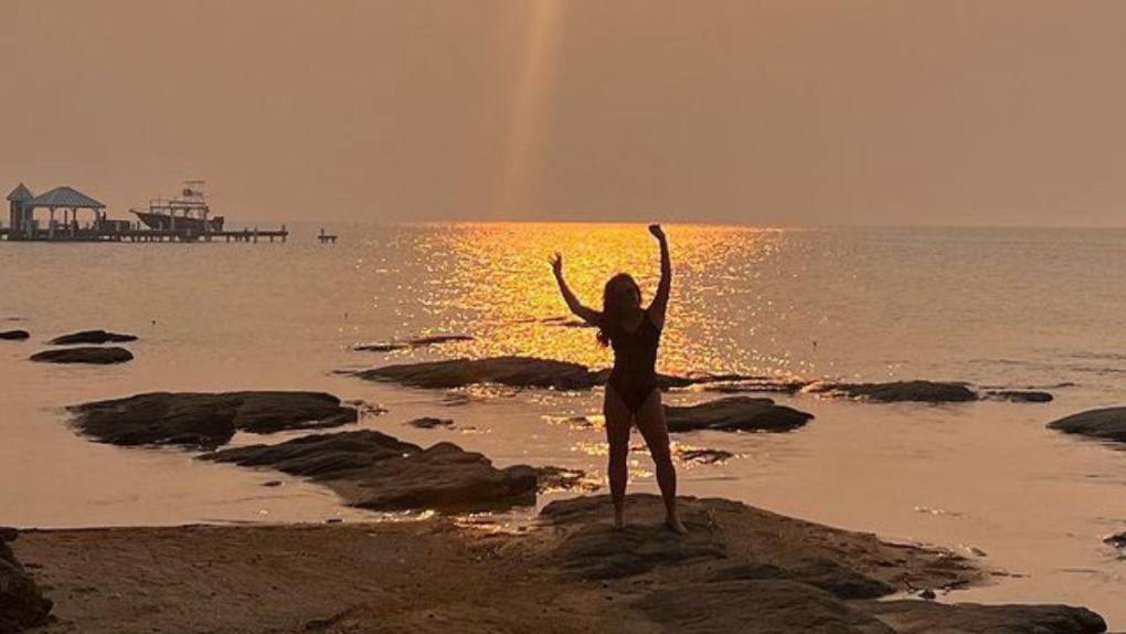 María Celeste Arrarás presume sus vacaciones en Roatán, Honduras