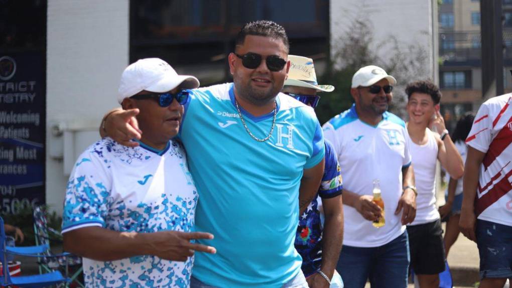 Con carneada incluida, catrachos arman la fiesta previo al Honduras vs Haití