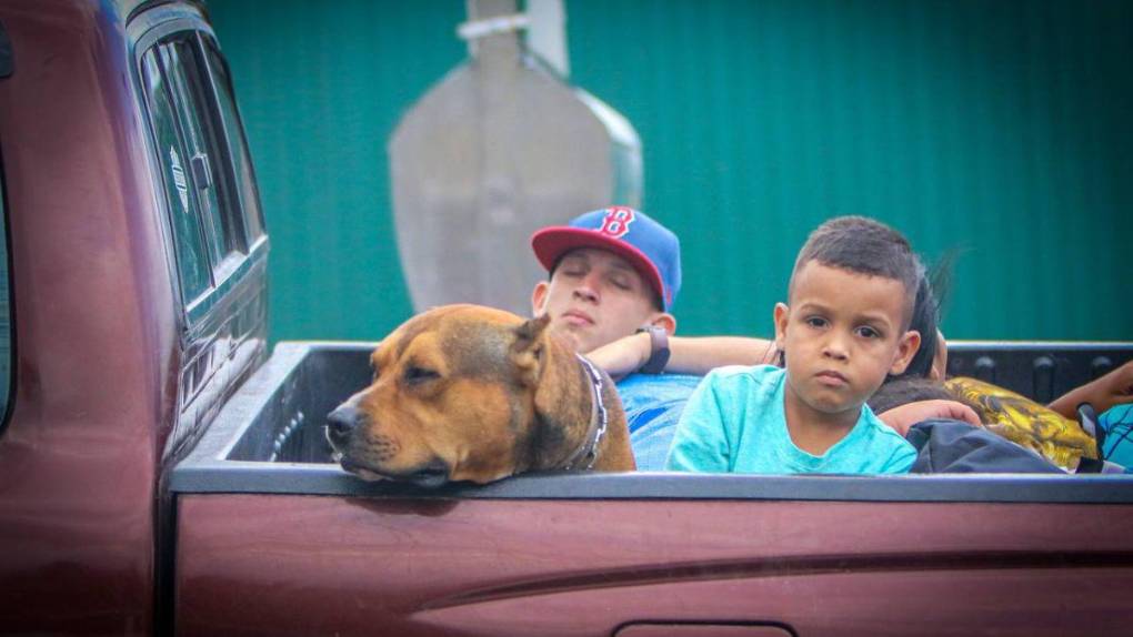 En caravana retornan veraneantes a la capital tras feriado de Semana Santa