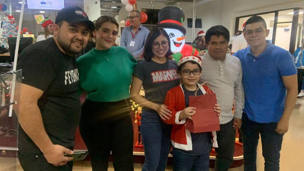 Así se realizó el concurso de la mesa navideña en la Sala de Redacción de EL HERALDO