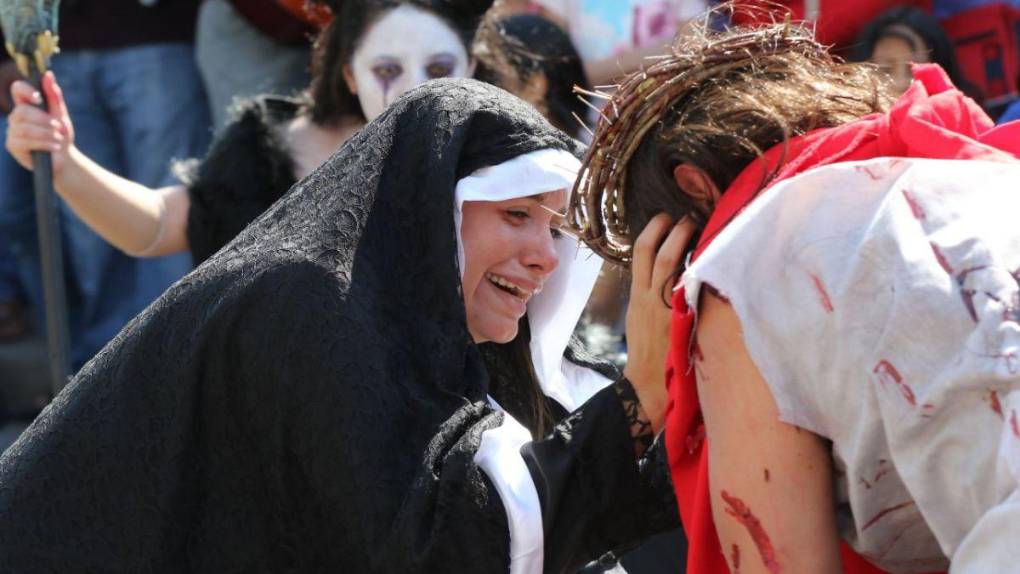 Las imágenes que dejó el Vía Crucis en la capital de Honduras