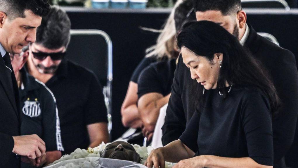 Brasil le da el último adiós al “Rey” Pelé en emotivo funeral