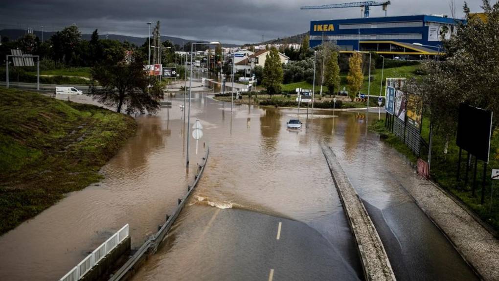 Caos y alerta roja en Lisboa, Portugal, por fuertes inundaciones