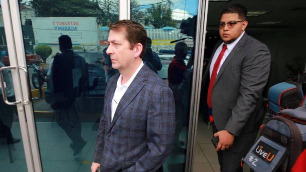 ¿Cuál es caso por el que el inversionista Murray P. Farmer advierte que vendrá por el oro hondureño?