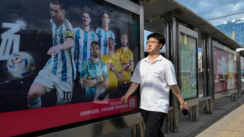 Fervor y alegría: chinos enloquecen por la llegada de Messi para un amistoso