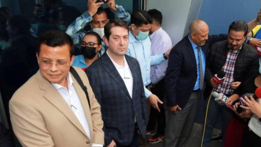 ¿Cuál es caso por el que el inversionista Murray P. Farmer advierte que vendrá por el oro hondureño?