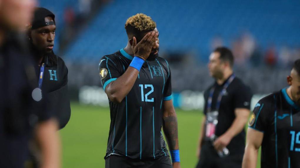 Los rostros de tristeza de los jugadores de Honduras tras la eliminación de la Copa Oro