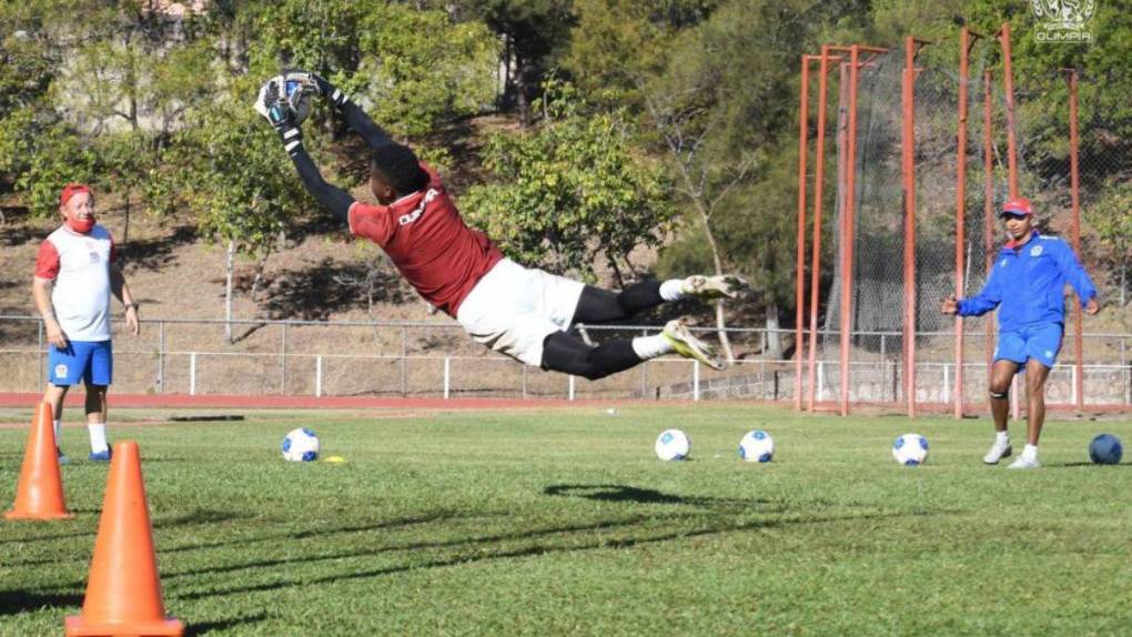 Entre el campo y el fútbol: así es la vida de Donis Escober tras su retiro con Olimpia