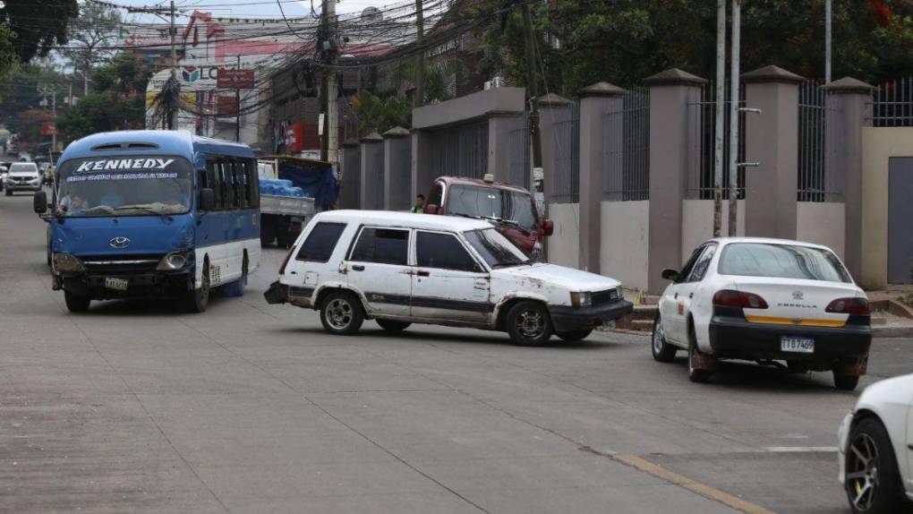 Así avanza la nueva señalización de calles para el cambio de vías en la colonia Kennedy