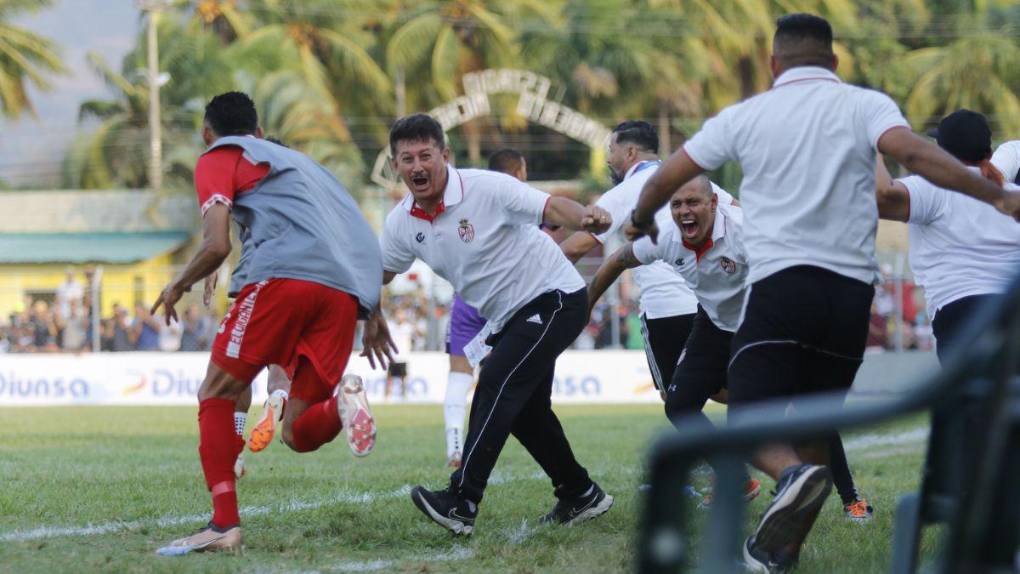 Delirio Aceitero, Diego Reyes héroe y silencio sepulcral en El Progreso: así se vivió la salvación de Real Sociedad