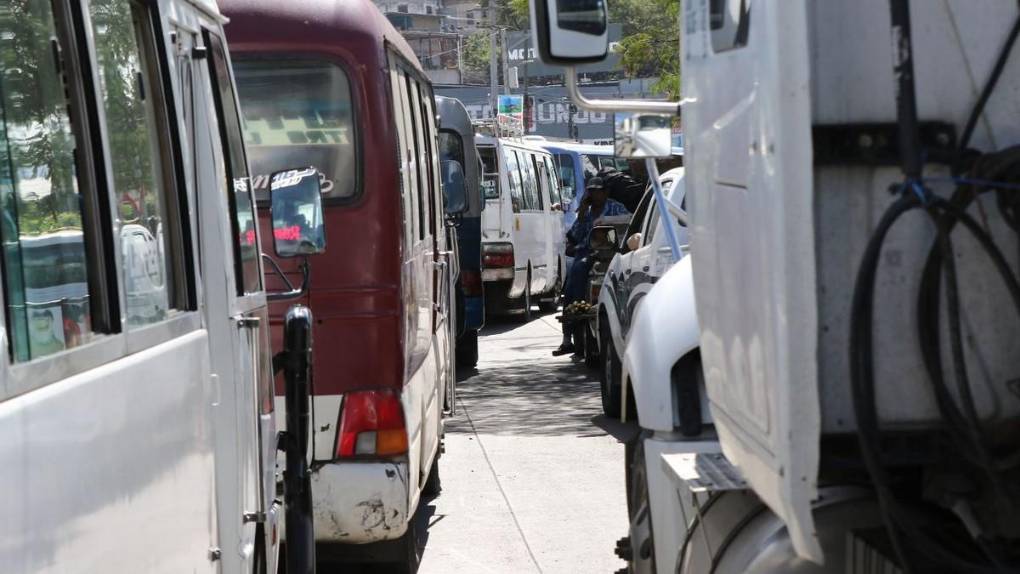 “Ya no más muertes”: Cansados de la extorsión transportistas protestan en calles de la capital