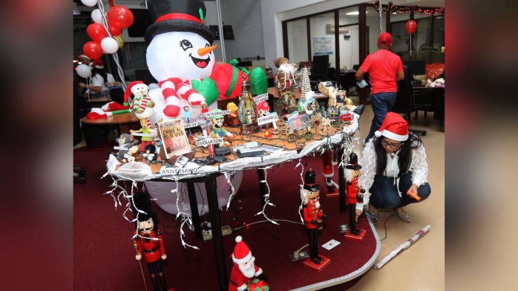 Así se realizó el concurso de la mesa navideña en la Sala de Redacción de EL HERALDO