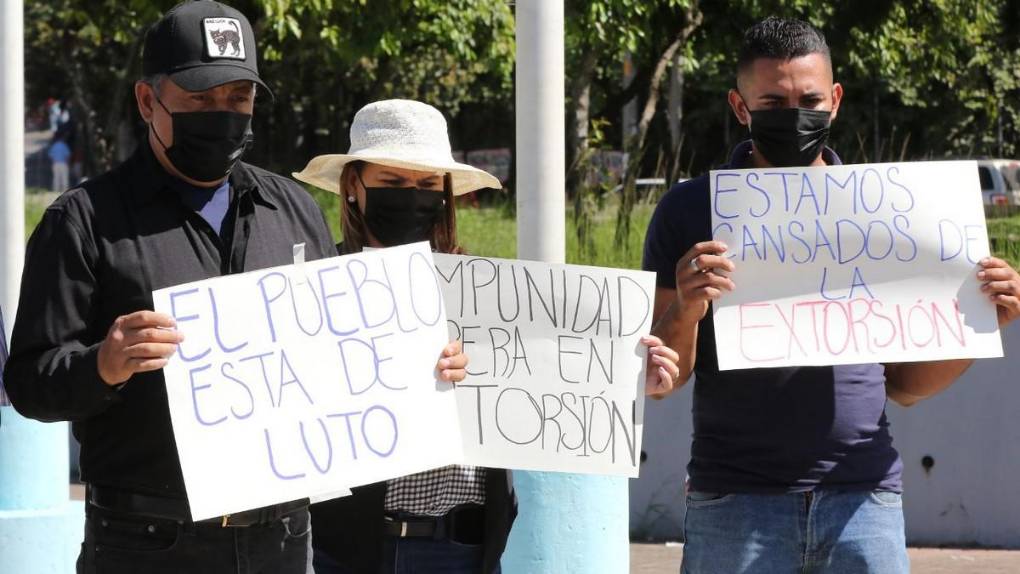 “Ya no más muertes”: Cansados de la extorsión transportistas protestan en calles de la capital