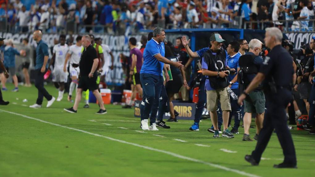 Los rostros de tristeza de los jugadores de Honduras tras la eliminación de la Copa Oro