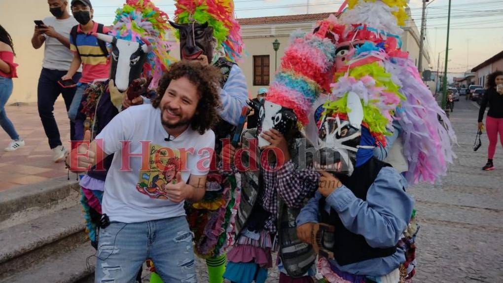 Luisito Comunica recorre Comayagua rodeado de fans (FOTOS)