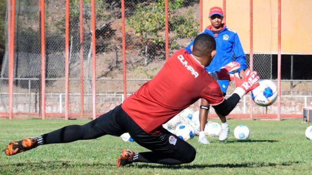 Entre el campo y el fútbol: así es la vida de Donis Escober tras su retiro con Olimpia