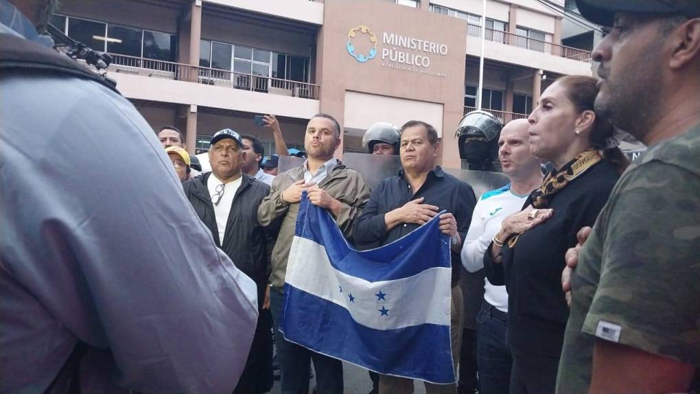 Fuertes enfrentamientos entre el BOC y colectivos de Libre frente el MP