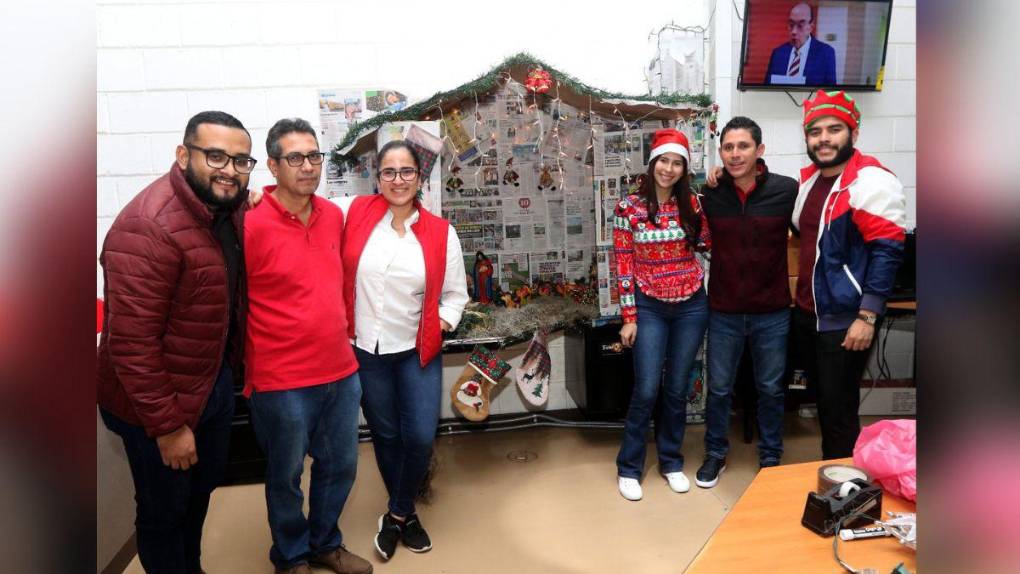 Así se realizó el concurso de la mesa navideña en la Sala de Redacción de EL HERALDO
