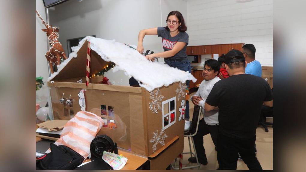 Así se realizó el concurso de la mesa navideña en la Sala de Redacción de EL HERALDO