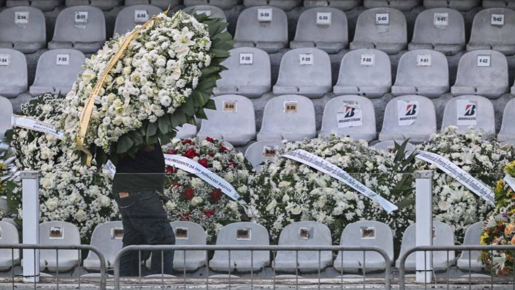 Brasil le da el último adiós al “Rey” Pelé en emotivo funeral