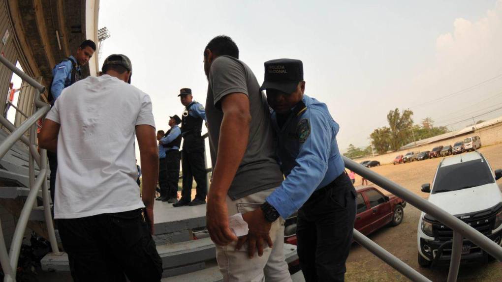 Bellezas y familias presentes: el ambiente que se vive en el Motagua vs Marathón en Comayagua