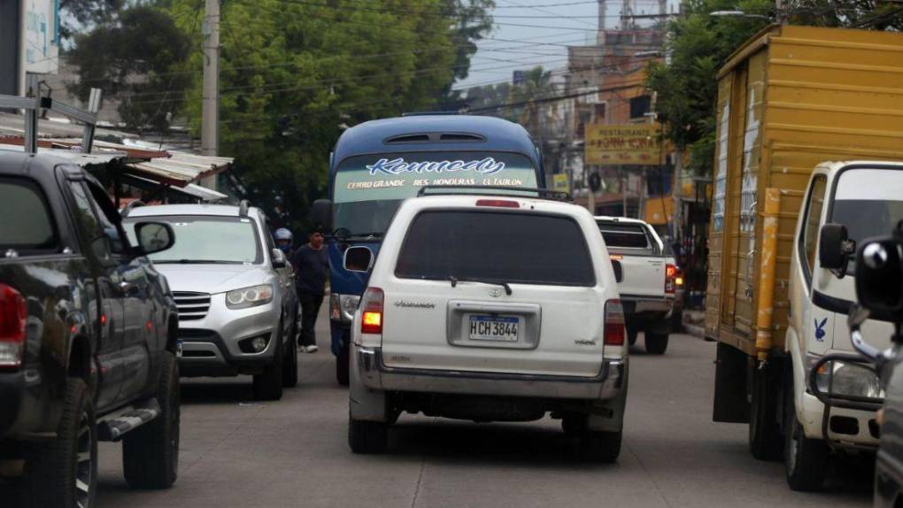 Así avanza la nueva señalización de calles para el cambio de vías en la colonia Kennedy