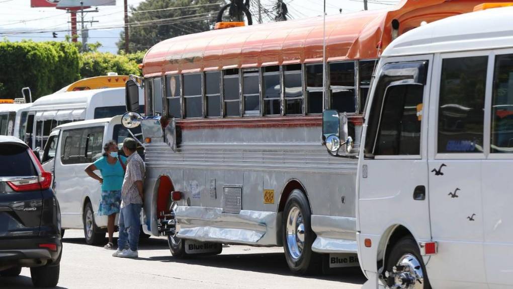 “Ya no más muertes”: Cansados de la extorsión transportistas protestan en calles de la capital