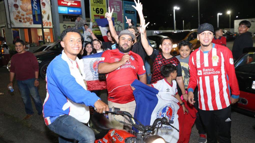 ¡Fiesta tricolor! Así celebró la afición del Olimpia la conquista de la copa 35