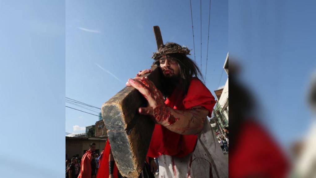 Las imágenes que dejó el Vía Crucis en la capital de Honduras