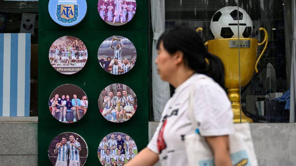 Fervor y alegría: chinos enloquecen por la llegada de Messi para un amistoso