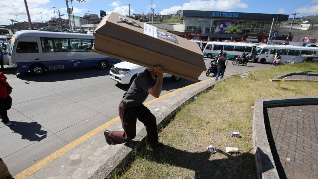 “Ya no más muertes”: Cansados de la extorsión transportistas protestan en calles de la capital