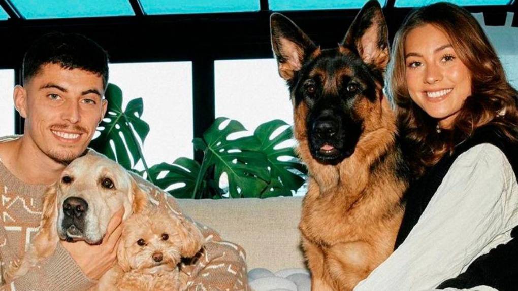 Uno en muletas y otro con su perro: así festejaron Navidad las estrellas del fútbol mundial