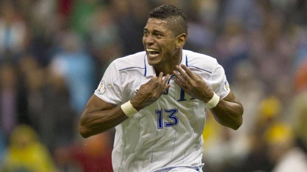 Goleador en el ascenso, padre de familia y streamer: la nueva vida de Carlo Costly