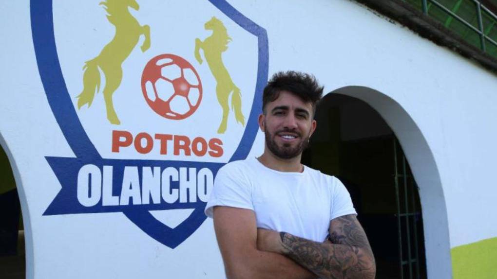 Delantero por accidente, defensor de Messi y admirador de un rival: lo que debes saber sobre Agustín Auzmendi