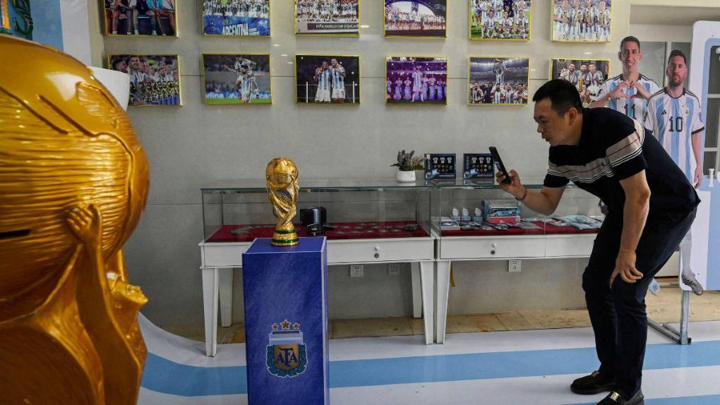 Fervor y alegría: chinos enloquecen por la llegada de Messi para un amistoso