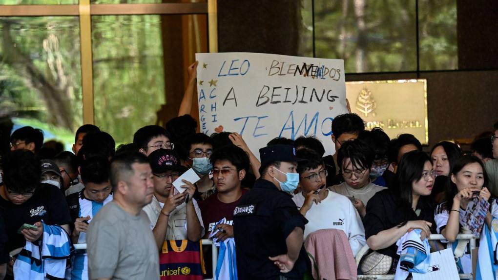 Fervor y alegría: chinos enloquecen por la llegada de Messi para un amistoso