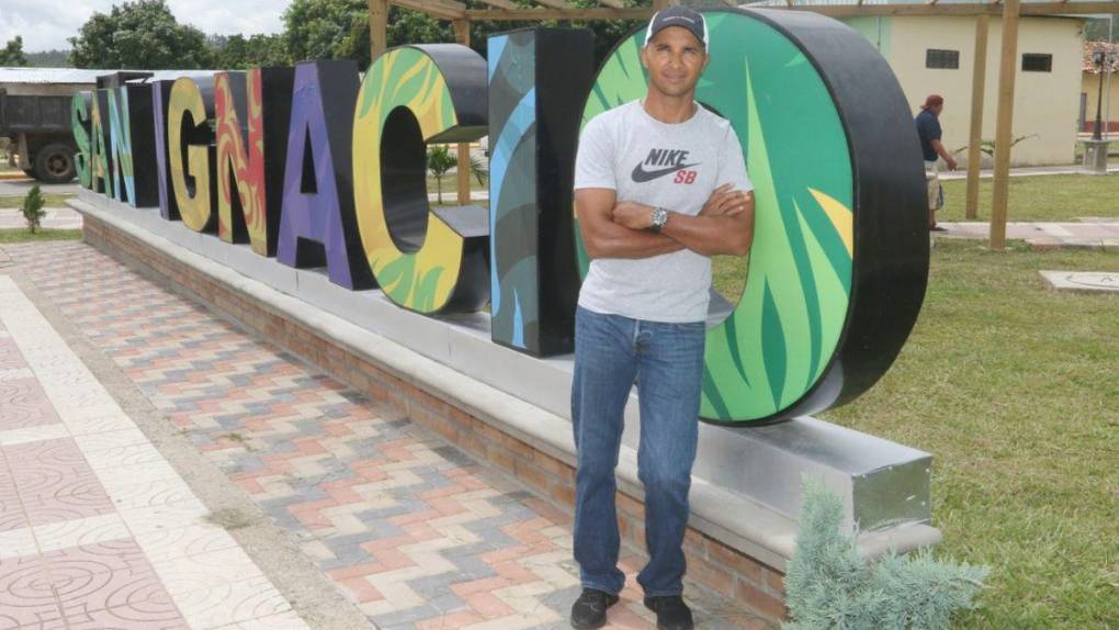 Entre el campo y el fútbol: así es la vida de Donis Escober tras su retiro con Olimpia