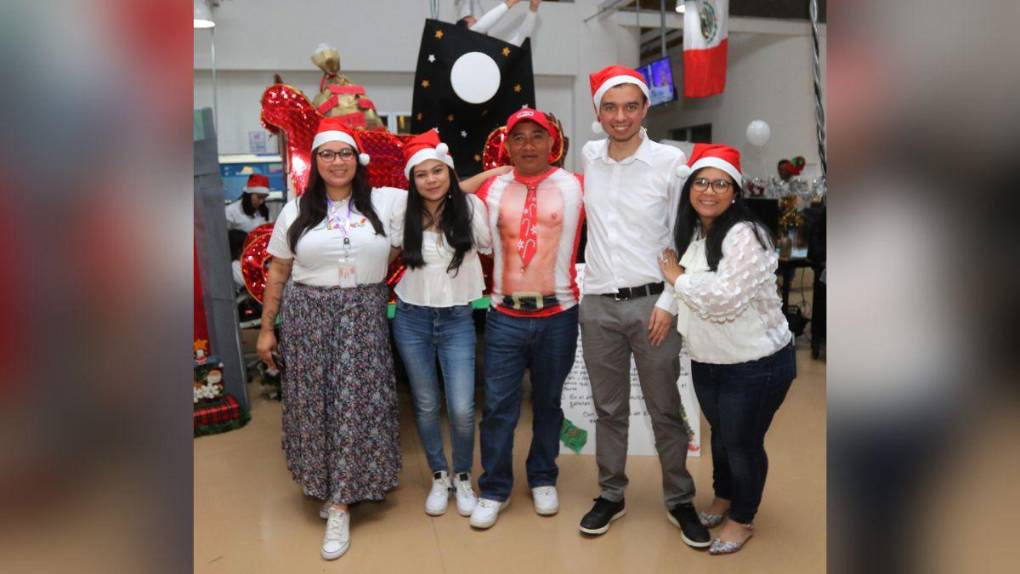 Así se realizó el concurso de la mesa navideña en la Sala de Redacción de EL HERALDO