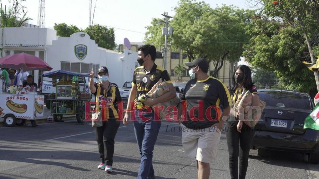 Ambiente previo al duelo Real España vs Marathón en SPS