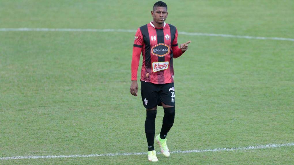 Goleador en el ascenso, padre de familia y streamer: la nueva vida de Carlo Costly