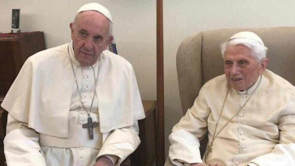 La polémica convivencia entre el papa Francisco y el emérito Benedicto XVI