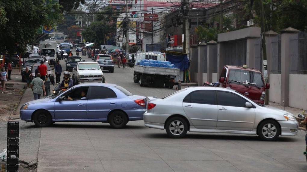 Así avanza la nueva señalización de calles para el cambio de vías en la colonia Kennedy
