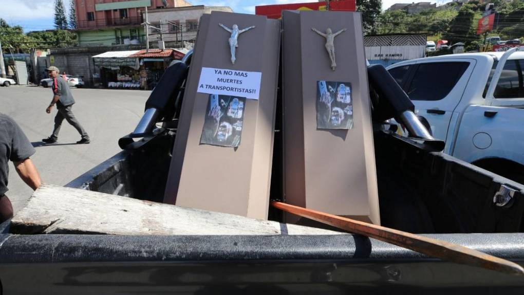 “Ya no más muertes”: Cansados de la extorsión transportistas protestan en calles de la capital