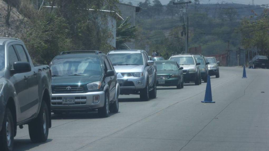 En caravana retornan veraneantes a la capital tras feriado de Semana Santa